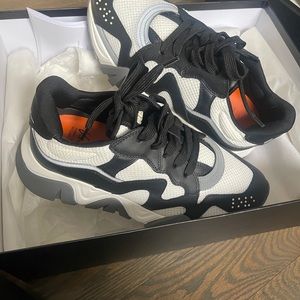 Bnib Versace chunky sneakers sz 39